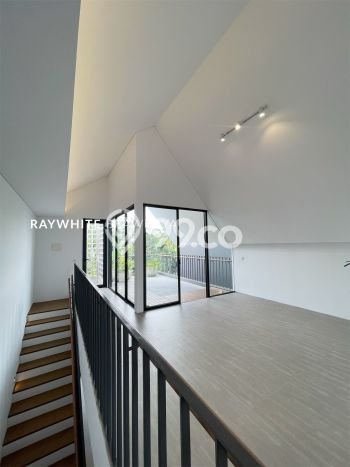 Ready to Use! Luxury House LT 177m2 Desain Elegan di Kemang Ready to Use! Luxury House LT 177m2 Desain Elegan di Kemang
