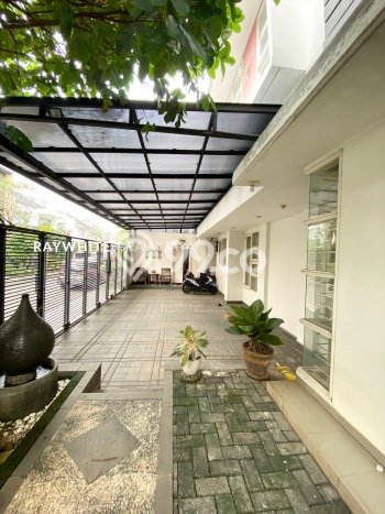 Dijual Rumah Luas Elegan Dengan View Eksklusif di Pondok Indah, Jakarta Selatan Dijual Rumah Luas Elegan Dengan View Eksklusif di Pondok Indah, Jakarta Selatan