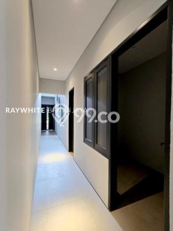 Rumah Elit LB 424m2 Siap Pakai Desain Elegan di Cinere, Jakarta Selatan Rumah Elit LB 424m2 Siap Pakai Desain Elegan di Cinere, Jakarta Selatan