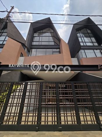 Ready to Use! Luxury House LT 177m2 Desain Elegan di Kemang Ready to Use! Luxury House LT 177m2 Desain Elegan di Kemang