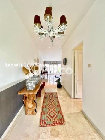 Rumah 5 KT 5 KM di Area Kebayoran Baru, Jakarta Selatan Rumah 5 KT 5 KM di Area Kebayoran Baru, Jakarta Selatan