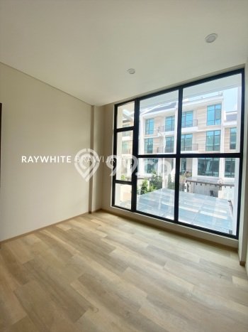 Rumah Luxury Modern Siap Huni di Pondok Indah Jakarta Selatan Rumah Luxury Modern Siap Huni di Pondok Indah Jakarta Selatan