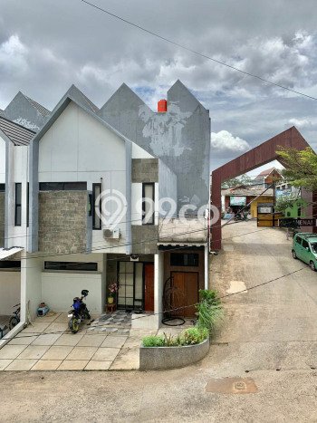 For Sale Rumah 4 Kamar Lokasi Strategis Bagus dan Strategis di Sawangan For Sale Rumah 4 Kamar Lokasi Strategis Bagus dan Strategis di Sawangan