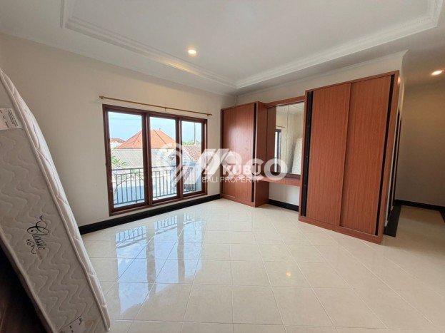 For Rent Vila Kawasan , Luas 0m2m², Lokasi Strategis For Rent Vila Kawasan , Luas 0m2m², Lokasi Strategis