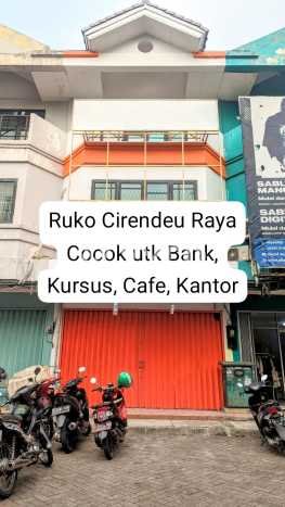 Ruko Disewa di Jakarta Selatan dengan LB 240m2 Area Komersial Ramai Ruko Disewa di Jakarta Selatan dengan LB 240m2 Area Komersial Ramai