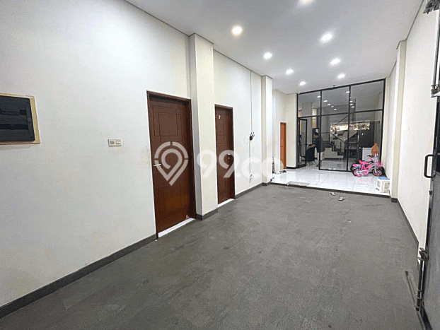 Hunian Elit LB 368m2 Siap Huni Desain Elegan di Jelambar, Jakarta Barat Hunian Elit LB 368m2 Siap Huni Desain Elegan di Jelambar, Jakarta Barat