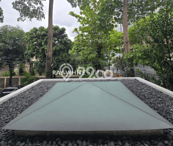 Ready to Use! Premium House LT 540m2 Desain Elegan di Kuningan Ready to Use! Premium House LT 540m2 Desain Elegan di Kuningan