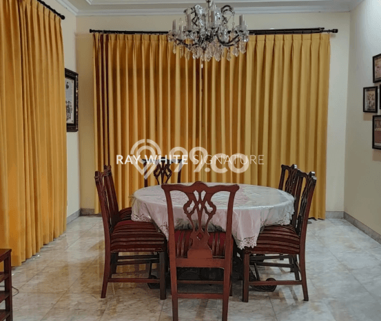 Siap Huni Rumah Mewah 4 Kamar di Kebayoran Baru Dekat ke Mana Pun Siap Huni Rumah Mewah 4 Kamar di Kebayoran Baru Dekat ke Mana Pun