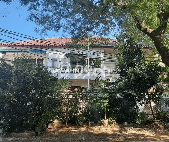 Siap Huni Rumah Mewah 4 Kamar di Kebayoran Baru Dekat ke Mana Saja Siap Huni Rumah Mewah 4 Kamar di Kebayoran Baru Dekat ke Mana Saja