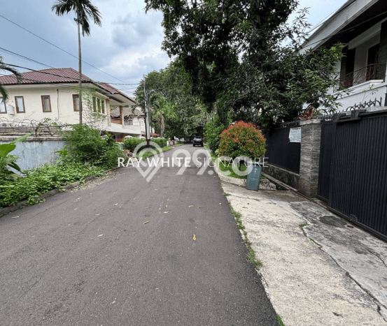 Ready to Use! Luxury House LT 441m2 Desain Elegan di Kuningan Ready to Use! Luxury House LT 441m2 Desain Elegan di Kuningan
