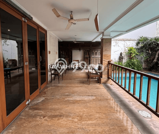 Ready to Use! Luxury House LT 441m2 Desain Elegan di Kuningan Ready to Use! Luxury House LT 441m2 Desain Elegan di Kuningan