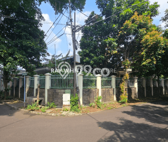 Ready to Use! Premium House LT 865m2 Desain Modern di Kuningan Ready to Use! Premium House LT 865m2 Desain Modern di Kuningan