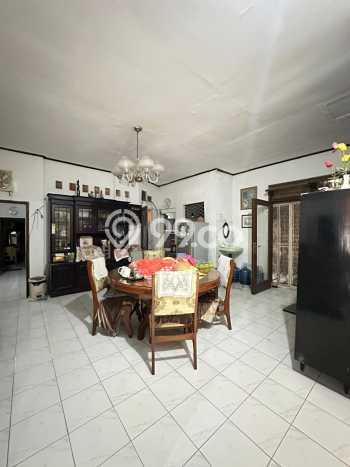 For Sale! Premium House LT 350m2 Desain Modern di Senopati For Sale! Premium House LT 350m2 Desain Modern di Senopati