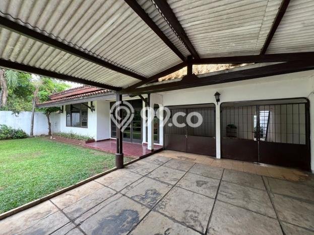 Ready to Use! Premium House LT 692m2 Desain Elegan di Cipete Ready to Use! Premium House LT 692m2 Desain Elegan di Cipete