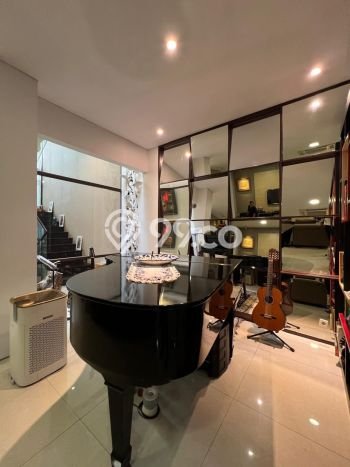 Rumah Mewah LB 450m2 Siap Huni Desain Elegan di Pondok Indah, Jakarta Selatan Rumah Mewah LB 450m2 Siap Huni Desain Elegan di Pondok Indah, Jakarta Selatan