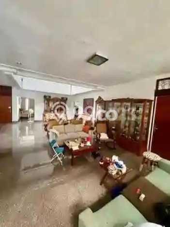 Rumah Elit Modern Siap Huni di Senayan Jakarta Selatan Rumah Elit Modern Siap Huni di Senayan Jakarta Selatan