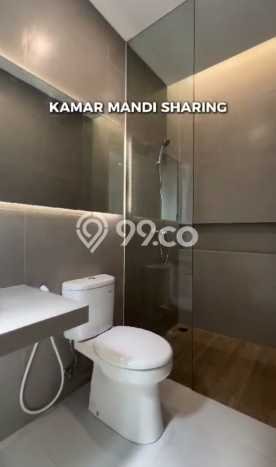Rumah Lokasi Strategis di Kutisari, Surabaya, LT 102m2m² LB 175m2m² Rumah Lokasi Strategis di Kutisari, Surabaya, LT 102m2m² LB 175m2m²