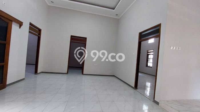 Rumah Sewa Surabaya LT 209m2 LB 200m2 Kawasan Kebraon Rumah Sewa Surabaya LT 209m2 LB 200m2 Kawasan Kebraon
