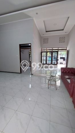 Rumah Sewa Surabaya LT 209m2 LB 200m2 Kawasan Kebraon Rumah Sewa Surabaya LT 209m2 LB 200m2 Kawasan Kebraon