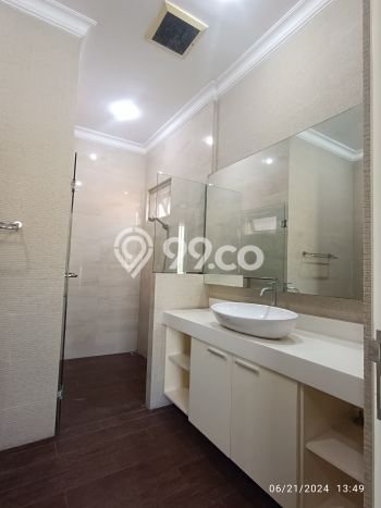 NEW LISTING! Rumah di Wiyung, Ready, 4 KT, Dekat Wiyung, Surabaya, Surabaya, Luas 395m² Bangunan 305m² NEW LISTING! Rumah di Wiyung, Ready, 4 KT, Dekat Wiyung, Surabaya, Surabaya, Luas 395m² Bangunan 305m²