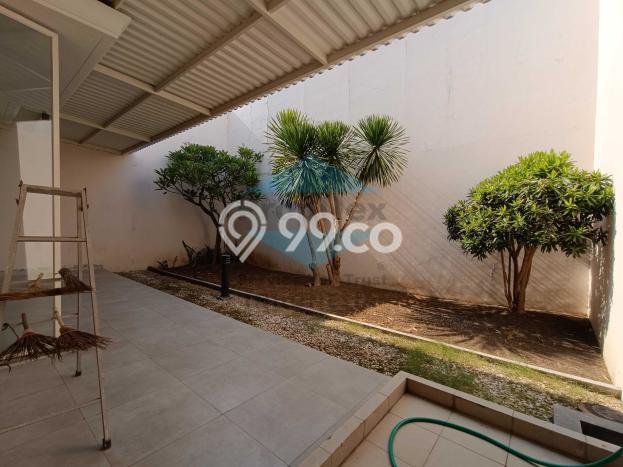 Rumah Strategis di Surabaya Kota, 4 KT, Area Tenang, LT 240m² LB 200m² Rumah Strategis di Surabaya Kota, 4 KT, Area Tenang, LT 240m² LB 200m²