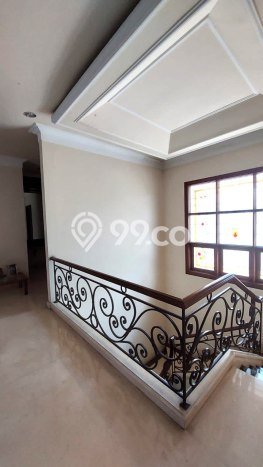 Rumah Lokasi Strategis di Wiyung, Surabaya, Luas 368m² Bangunan 500m² Rumah Lokasi Strategis di Wiyung, Surabaya, Luas 368m² Bangunan 500m²