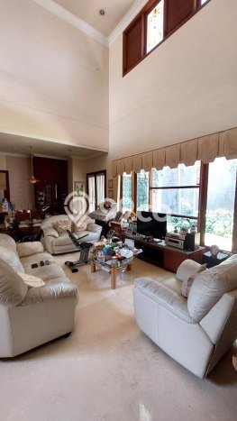 Rumah Lokasi Strategis di Wiyung, Surabaya, Luas 368m² Bangunan 500m² Rumah Lokasi Strategis di Wiyung, Surabaya, Luas 368m² Bangunan 500m²