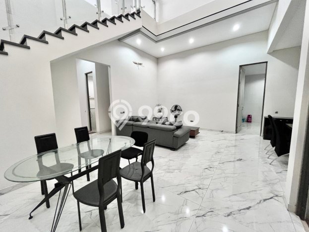 Rumah Minimalis di Pakuwon Indah, Surabaya, Luas 218m² Bangunan 288m² Rumah Minimalis di Pakuwon Indah, Surabaya, Luas 218m² Bangunan 288m²