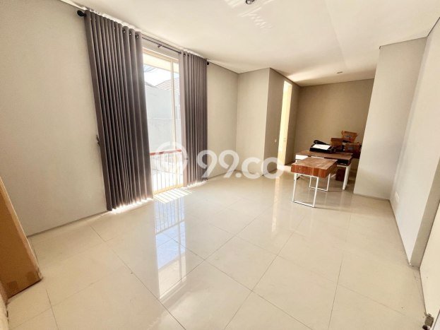 NEW LISTING! Rumah di Wiyung, Siap Huni, 4 KT, Dekat Wiyung, Surabaya, Surabaya, Luas 240m² Bangunan 270m² NEW LISTING! Rumah di Wiyung, Siap Huni, 4 KT, Dekat Wiyung, Surabaya, Surabaya, Luas 240m² Bangunan 270m²