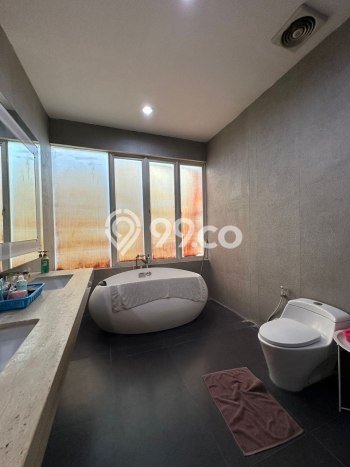 Rumah Elit LB 285m2 Siap Huni Desain Elegan di Pakuwon Indah, Surabaya Rumah Elit LB 285m2 Siap Huni Desain Elegan di Pakuwon Indah, Surabaya