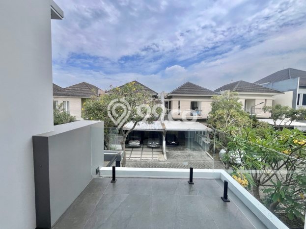 Ready to Use! Premium House LT 210m2 Desain Elegan di Citraland Ready to Use! Premium House LT 210m2 Desain Elegan di Citraland