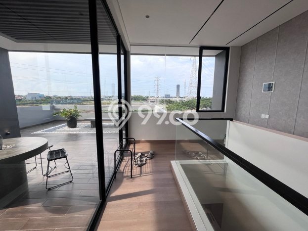 Hunian Elit LB 279m2 Siap Pakai Desain Elegan di Citraland, Surabaya Hunian Elit LB 279m2 Siap Pakai Desain Elegan di Citraland, Surabaya