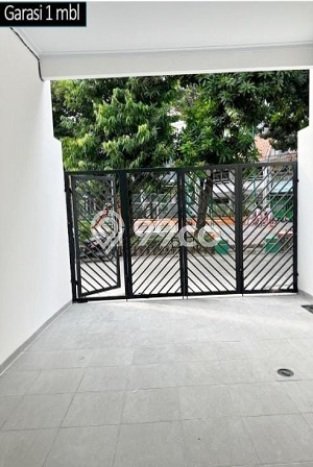 Dijual Hunian Rumah Terawat 4 KT di Tanjung Duren, Jakarta Barat Dijual Hunian Rumah Terawat 4 KT di Tanjung Duren, Jakarta Barat