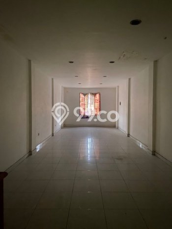 Ruko Dijual di Prime Area Jakarta Barat Luas 232m2 Ruko Dijual di Prime Area Jakarta Barat Luas 232m2