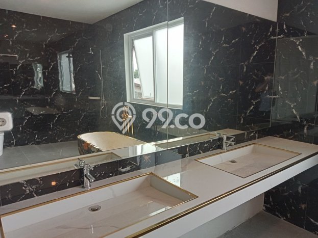 Hunian Mewah LB 240m2 Siap Pakai Desain Elegan di Meruya, Jakarta Barat Hunian Mewah LB 240m2 Siap Pakai Desain Elegan di Meruya, Jakarta Barat
