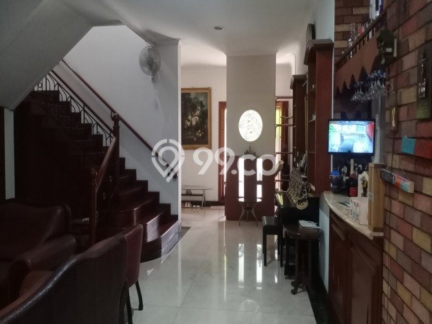 Rumah Mewah LB 380m2 Siap Huni Desain Elegan di Grogol, Jakarta Barat Rumah Mewah LB 380m2 Siap Huni Desain Elegan di Grogol, Jakarta Barat
