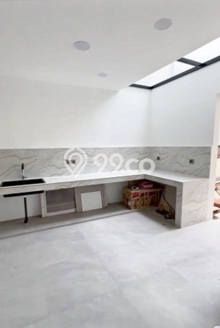 Dijual Rumah Luas Elegan Dengan View Eksklusif di Intercon, Jakarta Barat Dijual Rumah Luas Elegan Dengan View Eksklusif di Intercon, Jakarta Barat