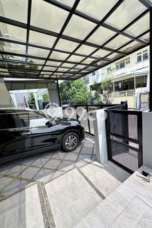 Dijual Rumah Luas Elegan Dengan View Eksklusif di Intercon, Jakarta Barat Dijual Rumah Luas Elegan Dengan View Eksklusif di Intercon, Jakarta Barat