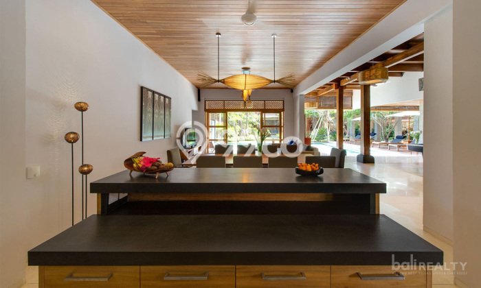Ready to Use! Luxury House LT 1000m2 Desain Modern di Seminyak Ready to Use! Luxury House LT 1000m2 Desain Modern di Seminyak