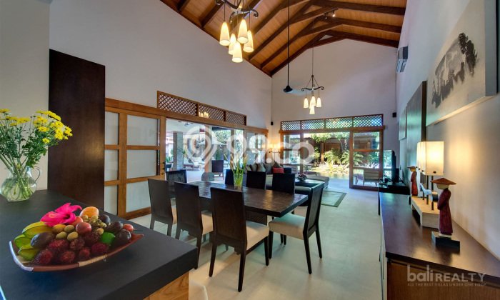 Rumah Elit LB 1400m2 Siap Pakai Desain Elegan di Seminyak, Badung Rumah Elit LB 1400m2 Siap Pakai Desain Elegan di Seminyak, Badung