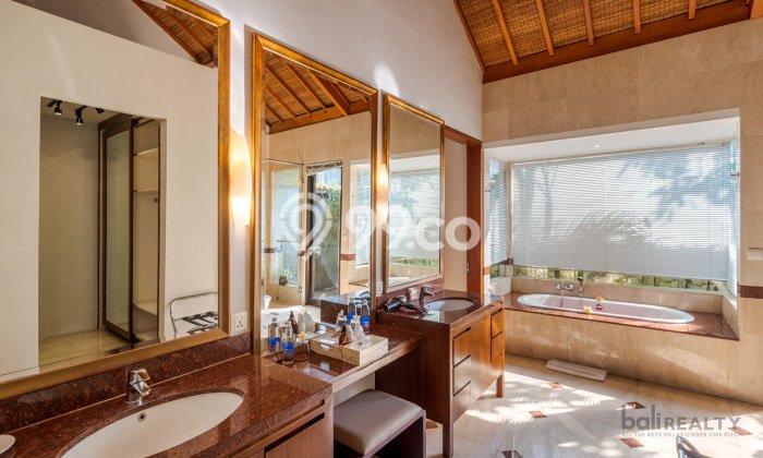 Vila Strategis di , Dimensi 2200m2m², Akses ke berbagai keperluan Vila Strategis di , Dimensi 2200m2m², Akses ke berbagai keperluan
