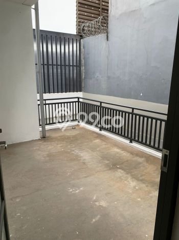 Ready to Use! Premium House LT 203m2 Desain Modern di Setra Duta Ready to Use! Premium House LT 203m2 Desain Modern di Setra Duta