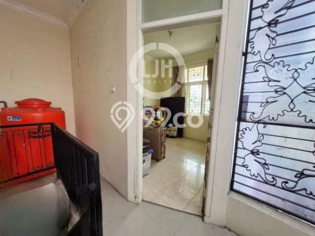 For Sale Rumah 4 Kamar Lokasi Ideal Bagus dan Strategis di Banyumanik For Sale Rumah 4 Kamar Lokasi Ideal Bagus dan Strategis di Banyumanik