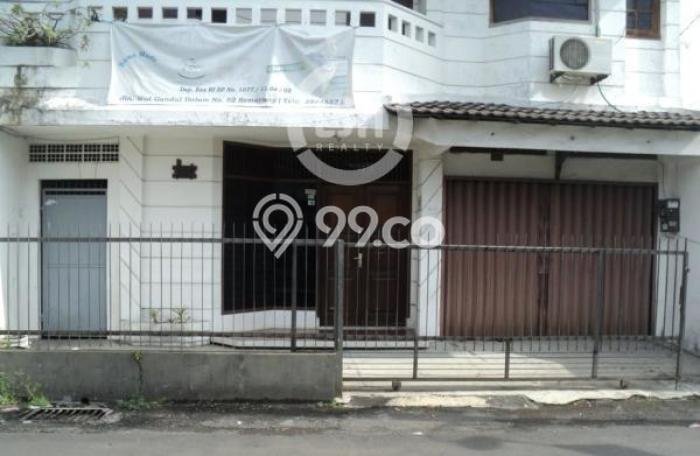 Siap Huni Rumah Mewah 5 Kamar di Semarang Tengah Dekat ke Mana Pun Siap Huni Rumah Mewah 5 Kamar di Semarang Tengah Dekat ke Mana Pun