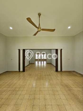 Siap Huni Rumah Mewah 4 Kamar di Kebayoran Baru Dekat ke Mana Pun Siap Huni Rumah Mewah 4 Kamar di Kebayoran Baru Dekat ke Mana Pun