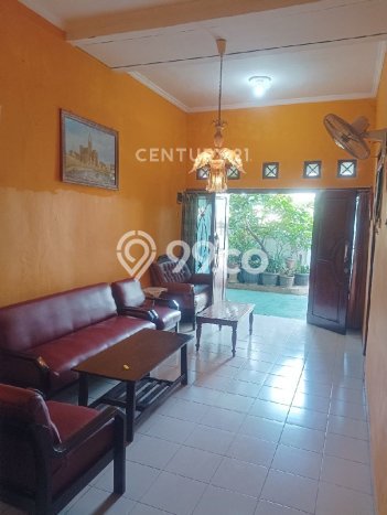 Rumah Modern Cantik 5 KT Bisa Langsung Pindah di Karawaci Rumah Modern Cantik 5 KT Bisa Langsung Pindah di Karawaci