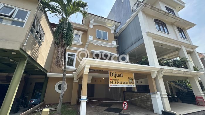 JUAL CEPAT! Rumah Ready Stock Lokasi Premium Pondok Gede, LT 200m² Bangunan 290m² JUAL CEPAT! Rumah Ready Stock Lokasi Premium Pondok Gede, LT 200m² Bangunan 290m²