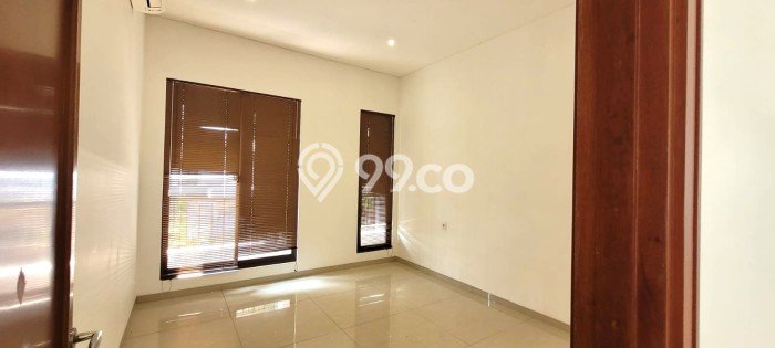 Rumah Mewah LB 304m2 Siap Huni Desain Elegan di Alam Sutera, Tangerang Rumah Mewah LB 304m2 Siap Huni Desain Elegan di Alam Sutera, Tangerang