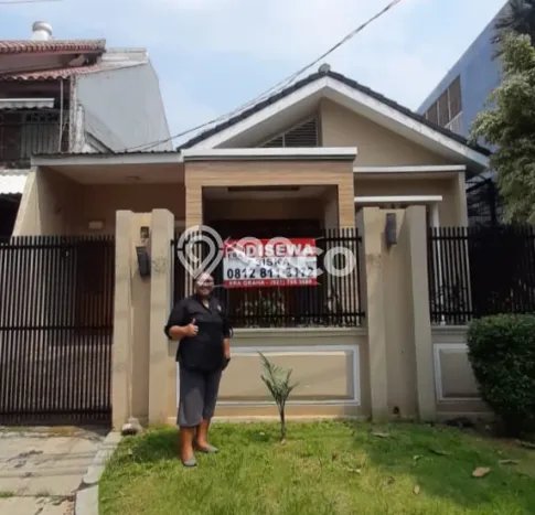LOKASI STRATEGIS! Rumah di Pondok Indah, Dekat Tol, 3 KT, Luas 225m² Bangunan 180m² LOKASI STRATEGIS! Rumah di Pondok Indah, Dekat Tol, 3 KT, Luas 225m² Bangunan 180m²