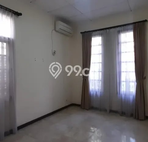 LOKASI STRATEGIS! Rumah di Pondok Indah, Dekat Tol, 3 KT, Luas 225m² Bangunan 180m² LOKASI STRATEGIS! Rumah di Pondok Indah, Dekat Tol, 3 KT, Luas 225m² Bangunan 180m²